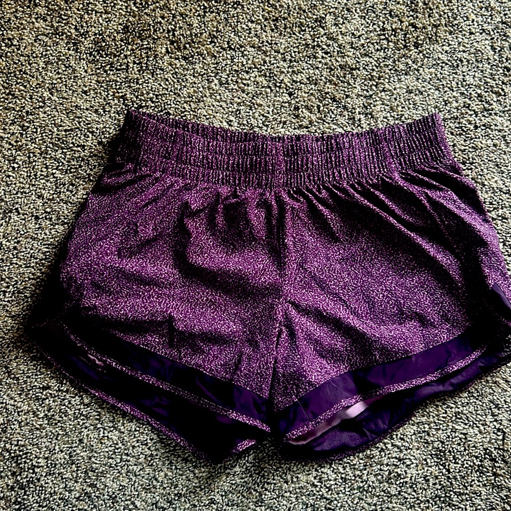 Athleta Printed Racer Run Short 4” Purple size Smalll